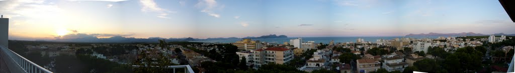 Sunset at the rooftop bar of the Gran Vista Hotel by pondside