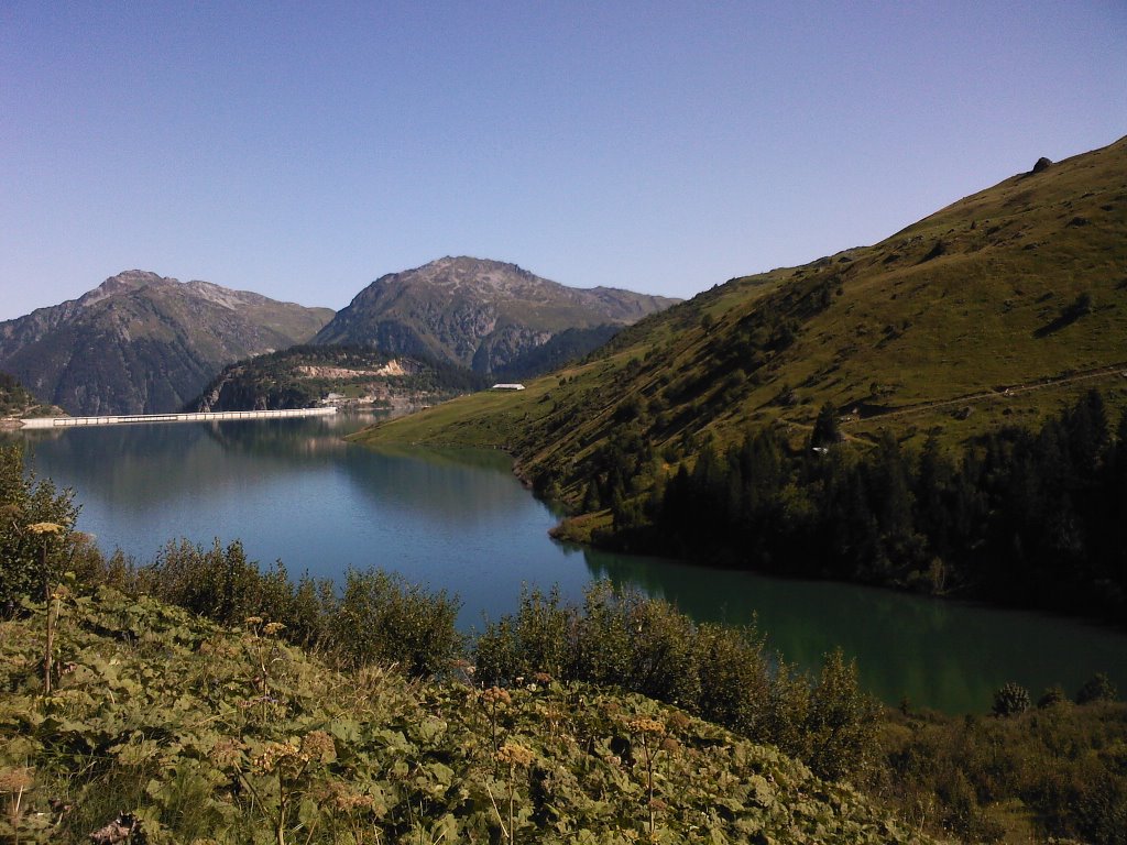 Lac du barrage de Roselend by gerald_aks