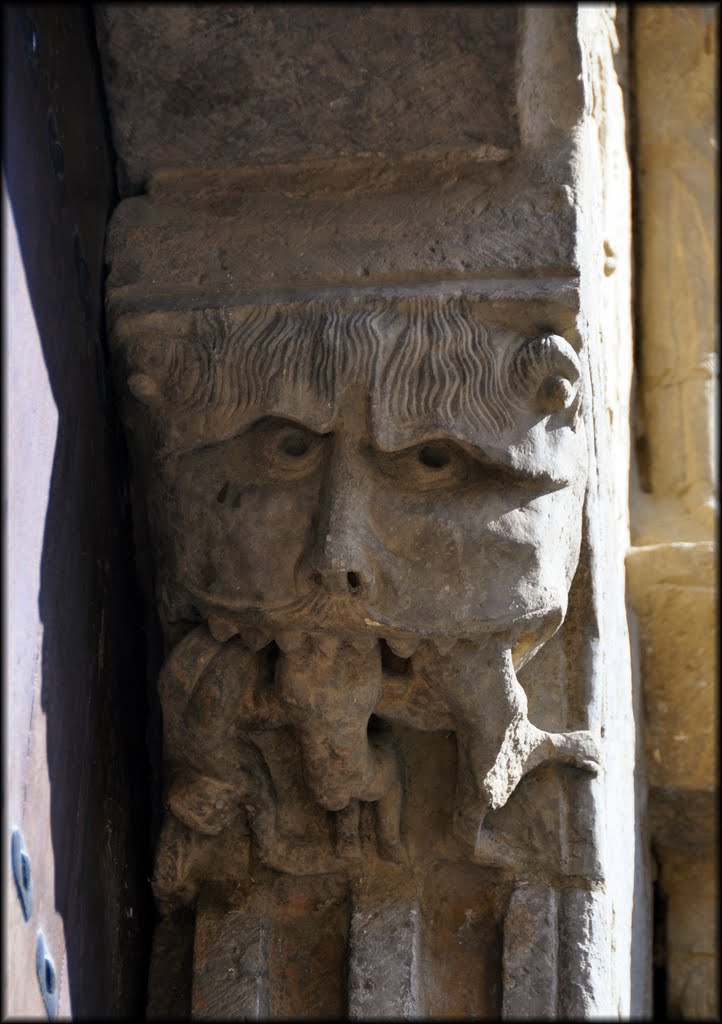 Imposta en la portada de la iglesia de Sta María (Sangüesa) by Eugenio Perez