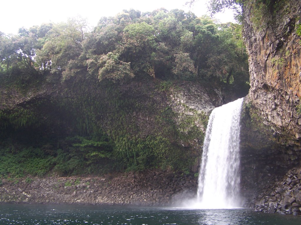 Cascade du Bassin la Paix by misouk