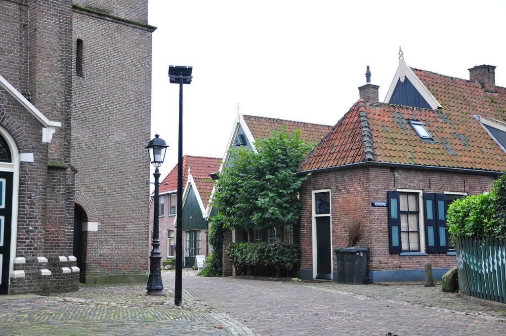 Huizen voor Boomhofkerk (Gramsbergen) by Rob Bouwman