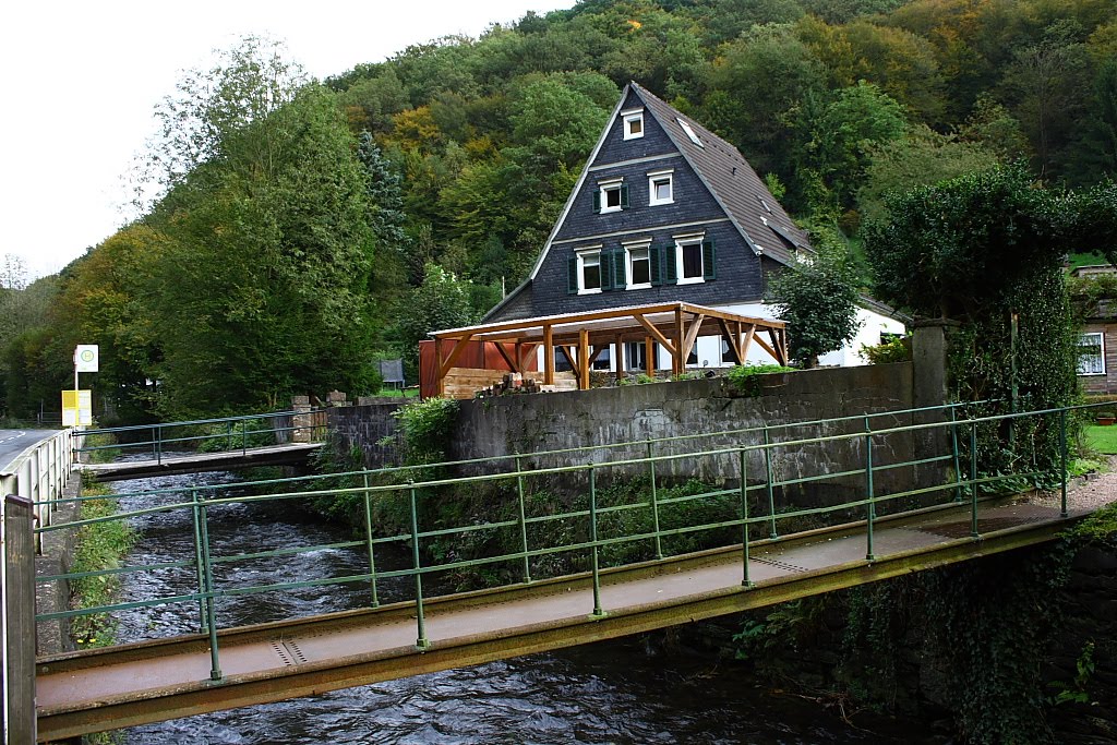 Brücke aus Schienen by lemtry