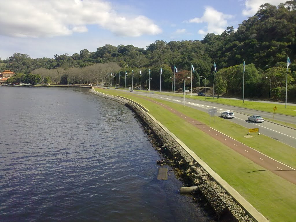 Swan Riverside Cycle Path by Pong Siu