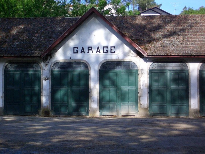 Garage by João Nuno Nunes