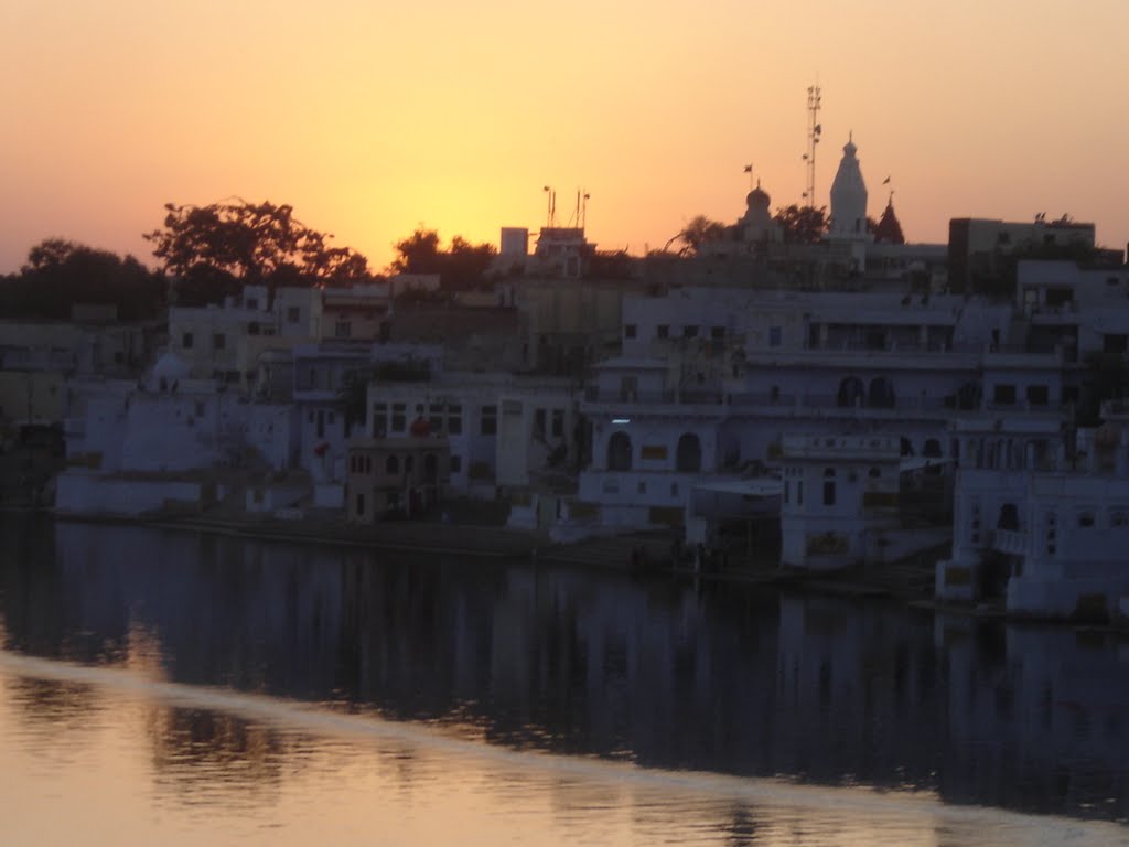 Sunset over Pushkar ghats by simespace