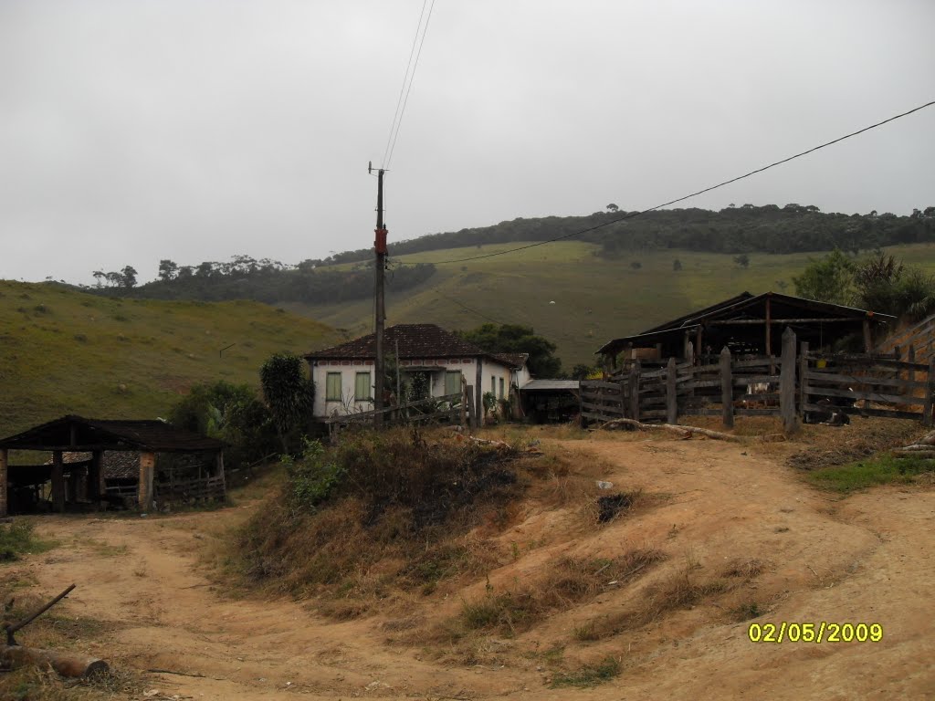 Fazenda dos Viúvos, Valverde, Alto Rio Doce-MG by Roberto Moreira Camp…