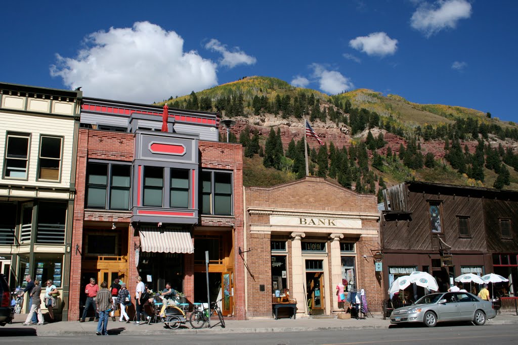 Colorado Ave by Michael Wyszomierski