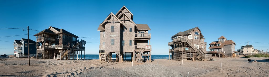 Holiday homes at Outer Banks (Panorama) by Thoralf Schade