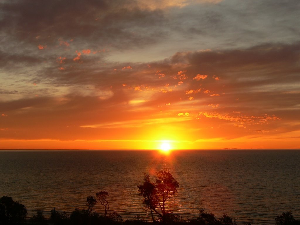 Sunset off Frankston. by Craig Ward