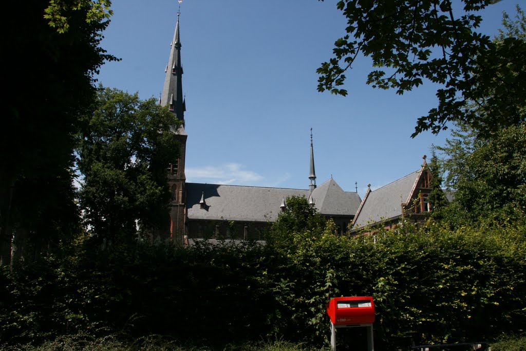 Brievenbus en een kerk, Vleuten Utrecht. by Carl030nl