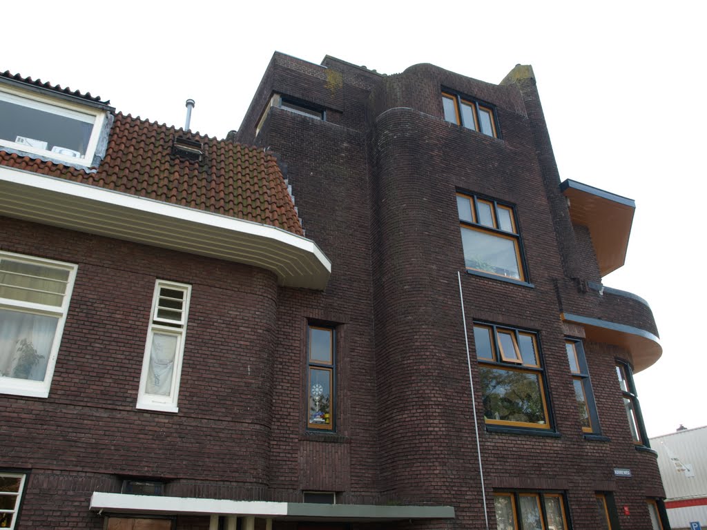 Hoekoplossing van architect J.A. Boer (1895-1971). by Hans R. van der Woud…