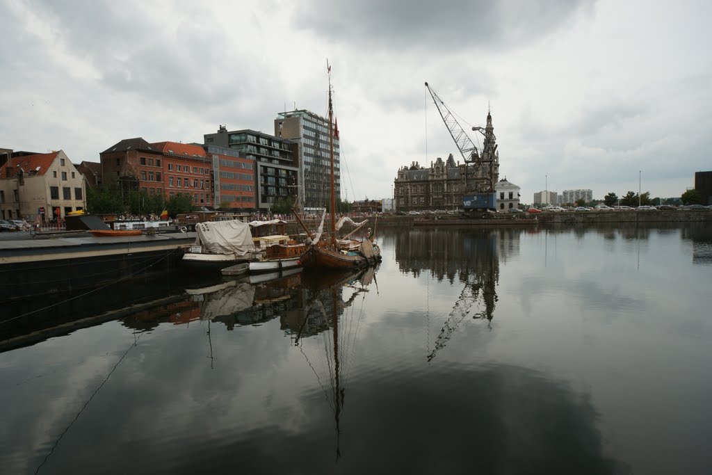 Antwerpen Harbour by njellis