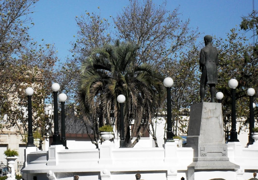 Plaza Ruiz de Arellano (fundador del pueblo) gracias Beto... by Ernesto Florio