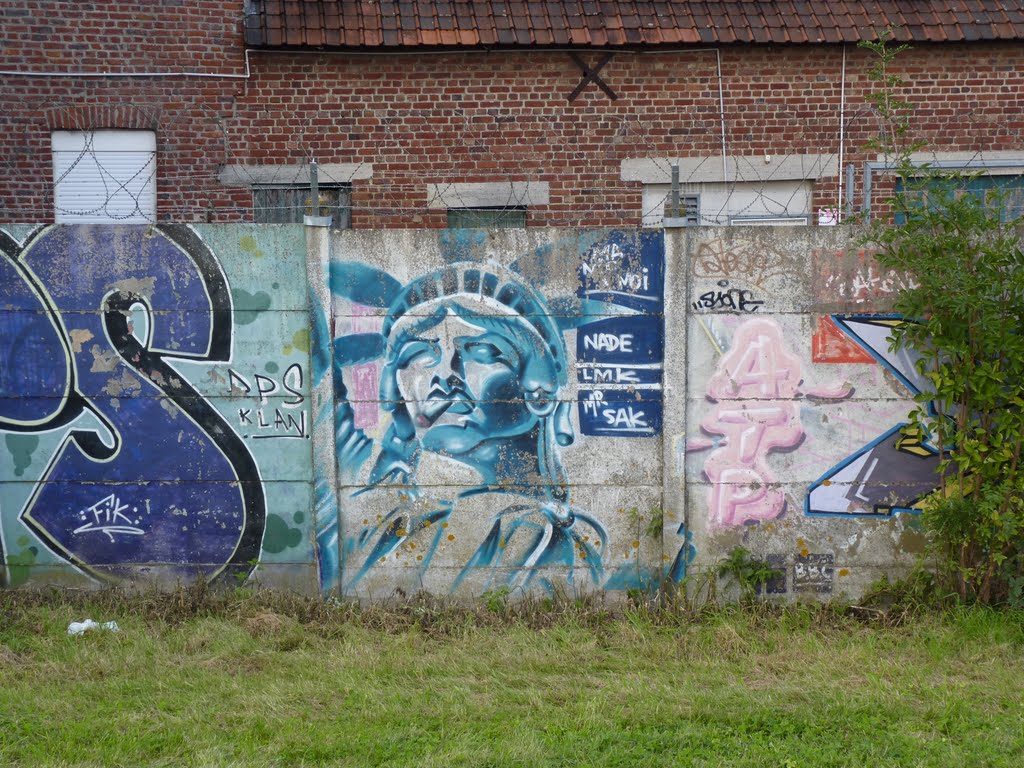 Lille - Graff Statue de la Liberté (2010) by greg-007