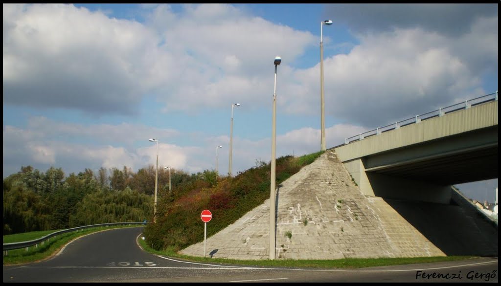 2010.10.08. A 821-es főút áthalad az 1-es fölött. by Ferenczi Gergő