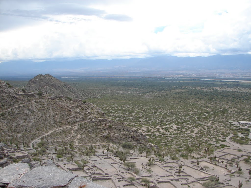 Vista del valle desde el Fuerte by Juan Manuel Gassmann