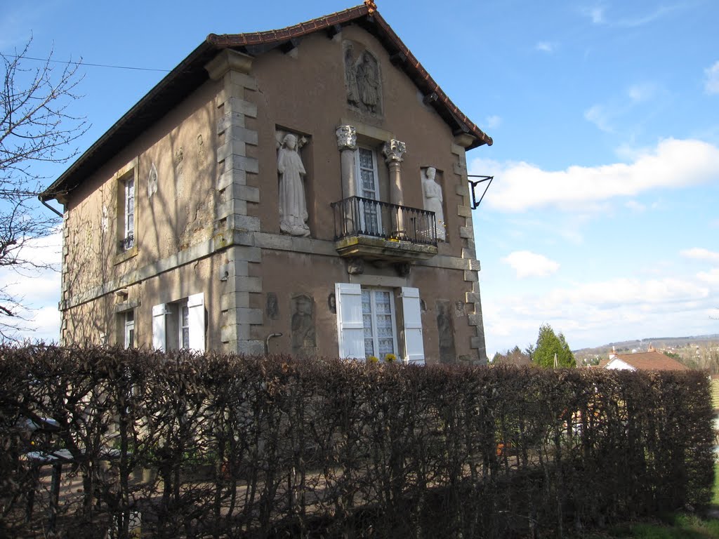 Maison du gardien du théâtre Gallo-Romain by Toopil