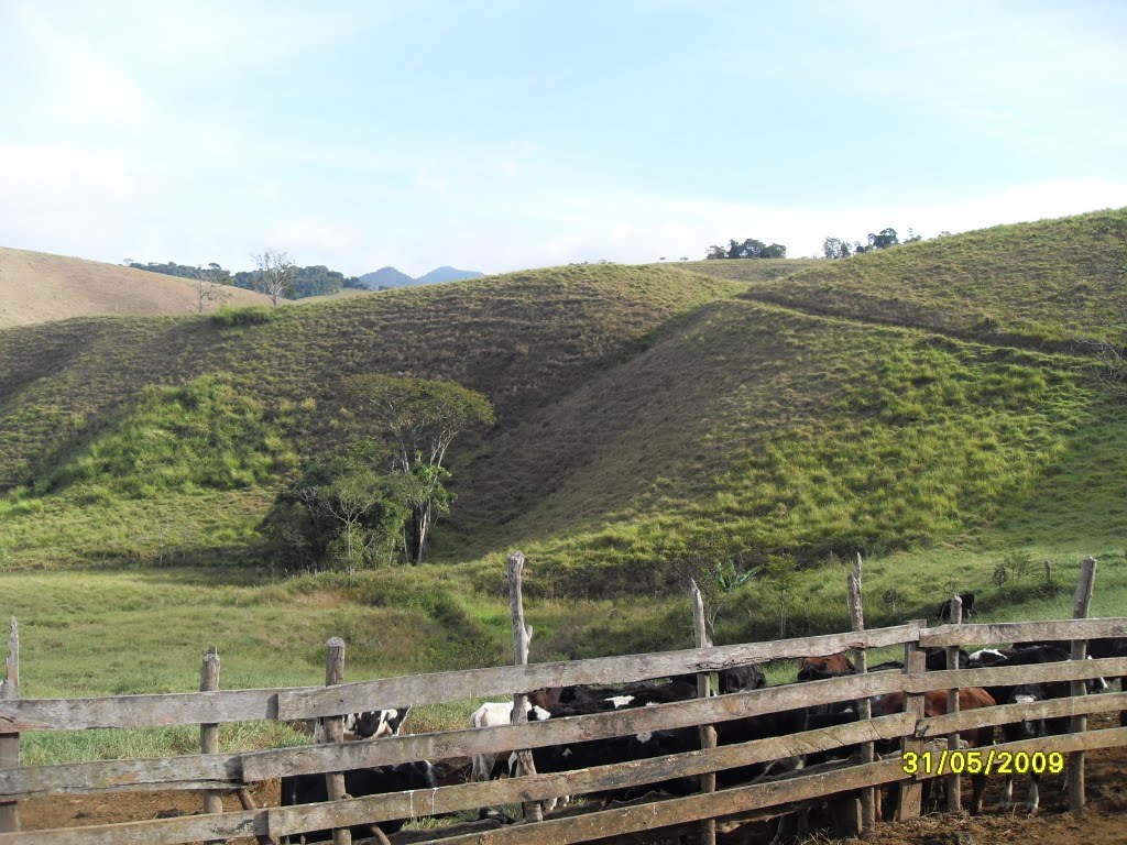 Curral das Pombas,Fazenda Canta Galo,Lima Duarte - MG by Roberto Moreira Camp…