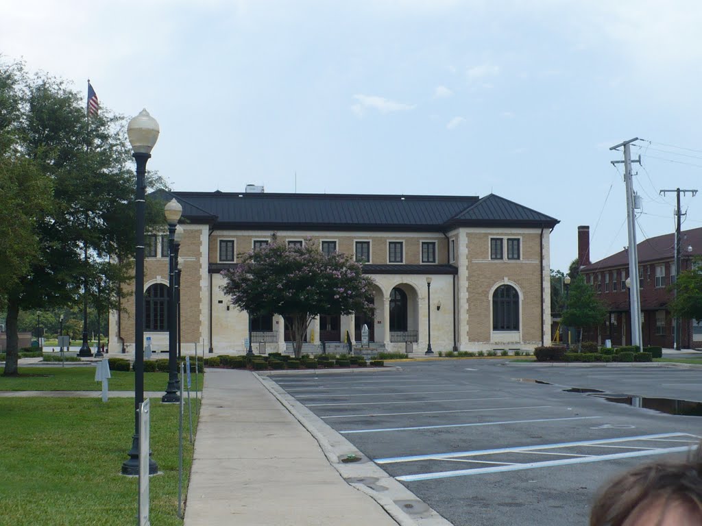 COLUMBIA COUNTY ADMINISTRATION OFFICES by sammie59