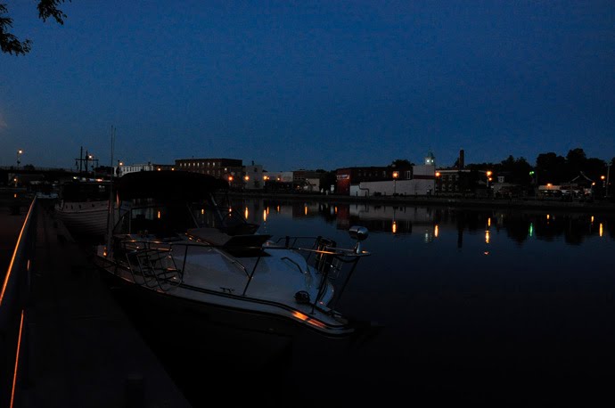 River Boat by Photographer Dalila