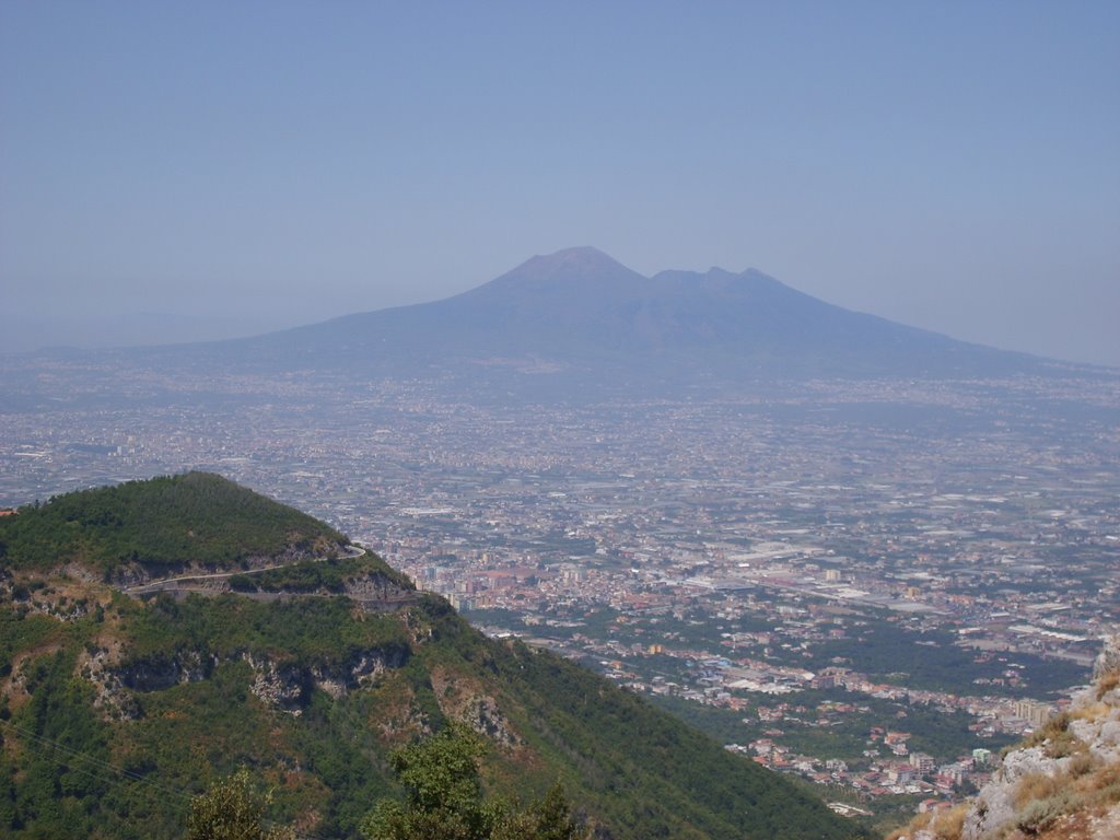 Il Vesuvio ,visuale da chiunzi,monti lattari by antonio della corte