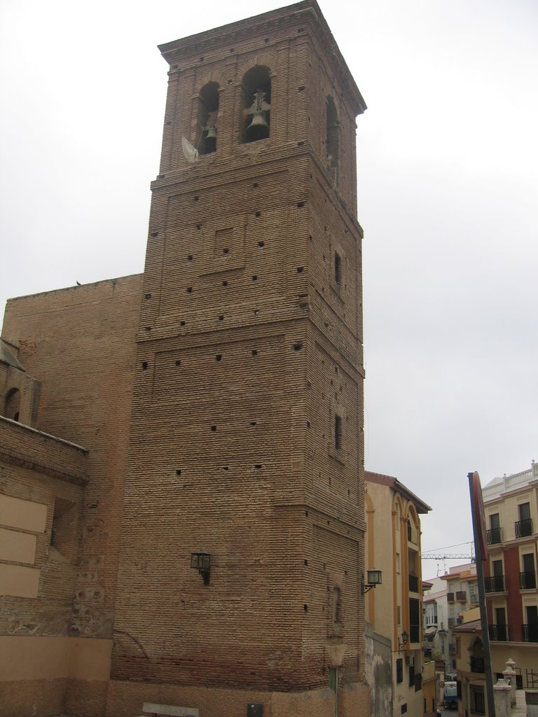 Plaza de España-torre de la iglesia Mayor by Quino Cascorro