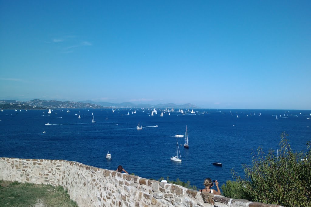 Baie de St. Tropez, sur la citadelle by gregor rauh