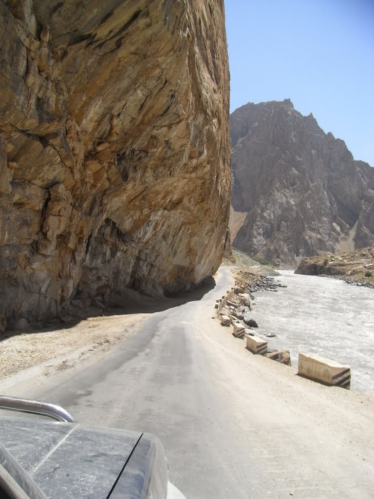 Driving along the Afghan Border by tw_bernard