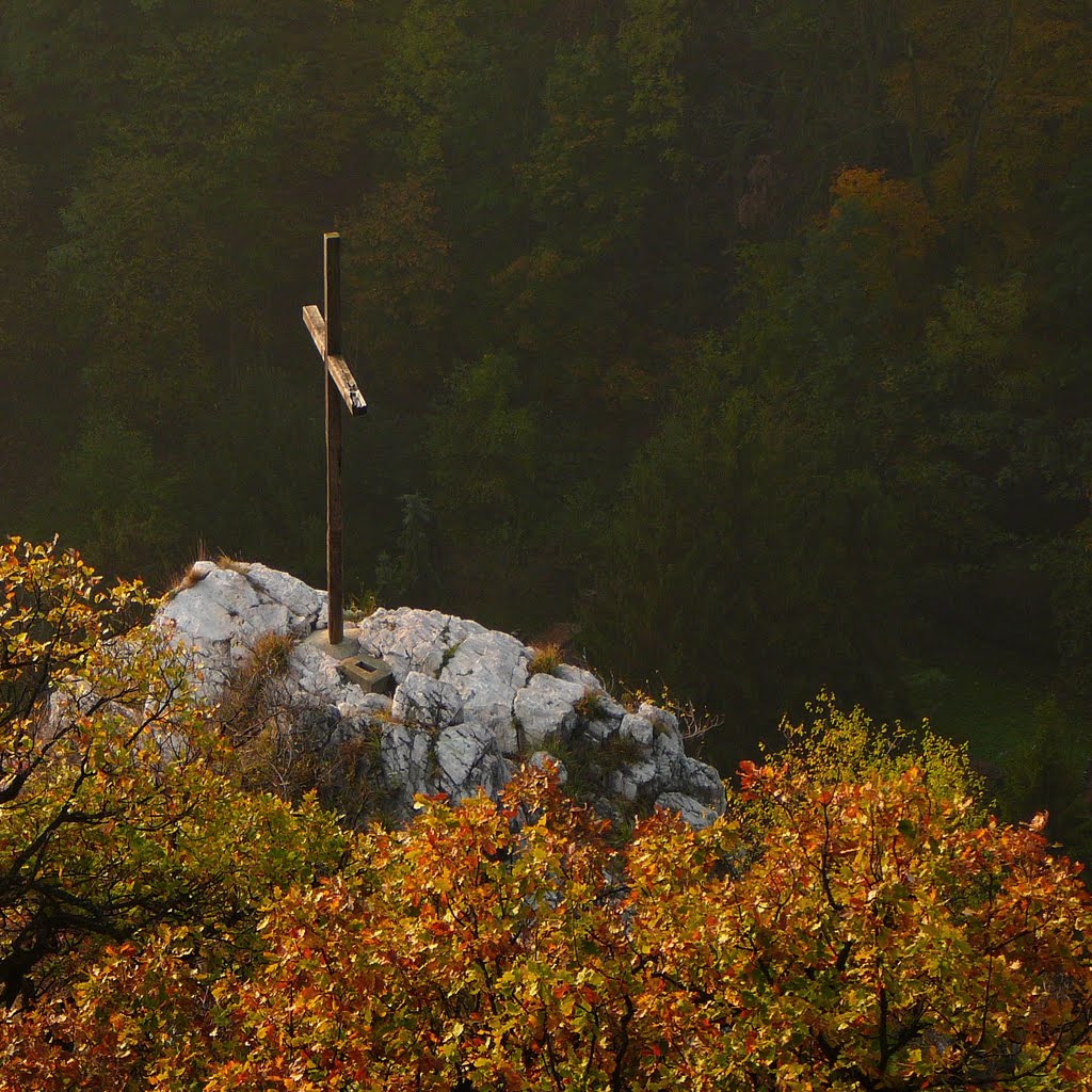 Molnár-szikla, reggeli fények 2. (Bükk Mountains, the Molnár-cliff in morning sunlight) by Imre Éri (ériimi)