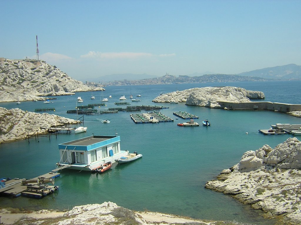 Les Îles, Marseille, France by jharg