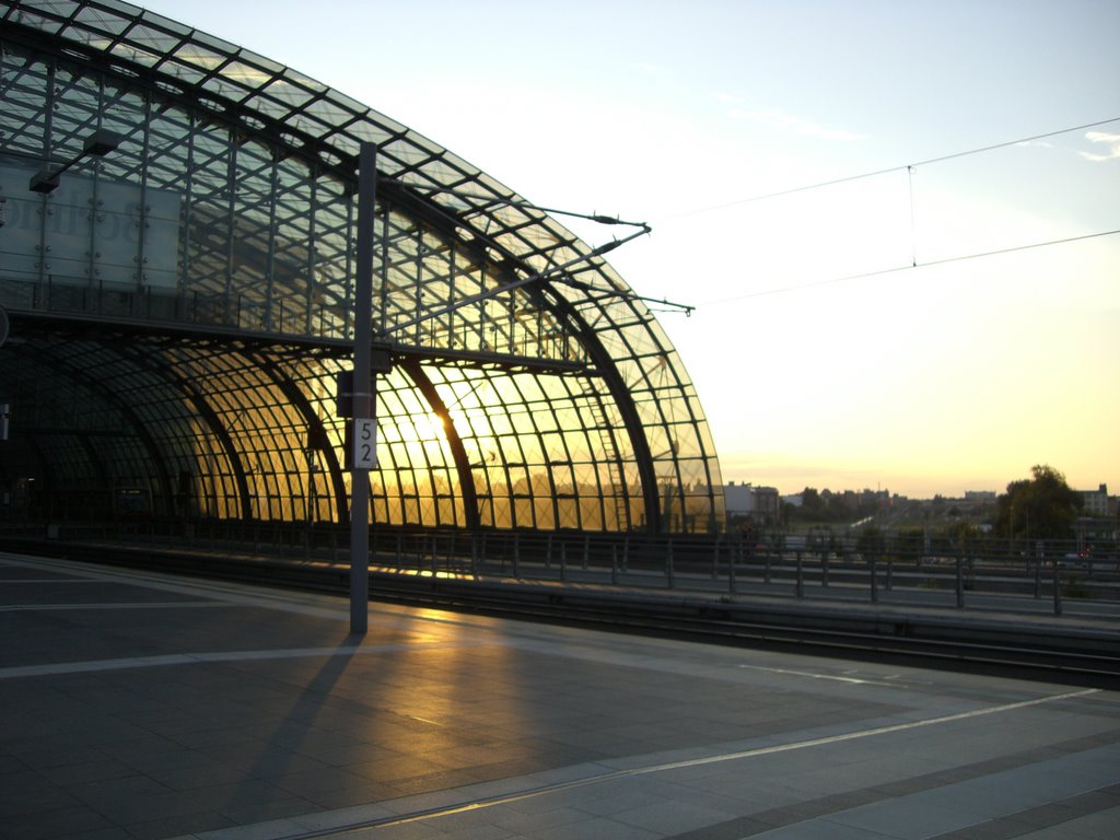 Berlin Hauptbahnhof Untergang 10.07.07 by poooov