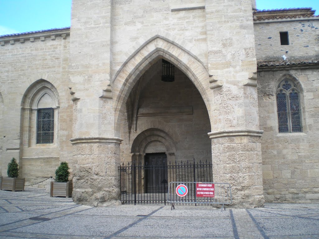 L'entrée de l'eglise by R. H