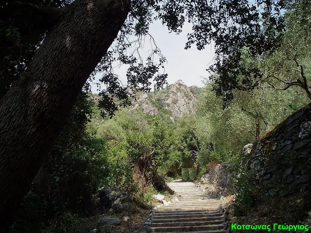 ΑΓΙΟ ΟΡΟΣ - σκήτη Αγ.Άννας, το κελί του Αγίου Γεωργίου όπως φαίνεται από τα πρώτα σκαλιά, μετά τον αρσανά της σκήτης. by ΘΗΒΑ kotsonas george