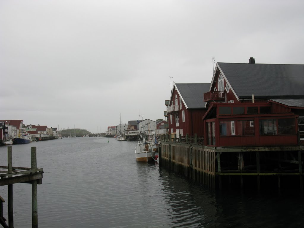 Henningsvær by Gerrit Holl