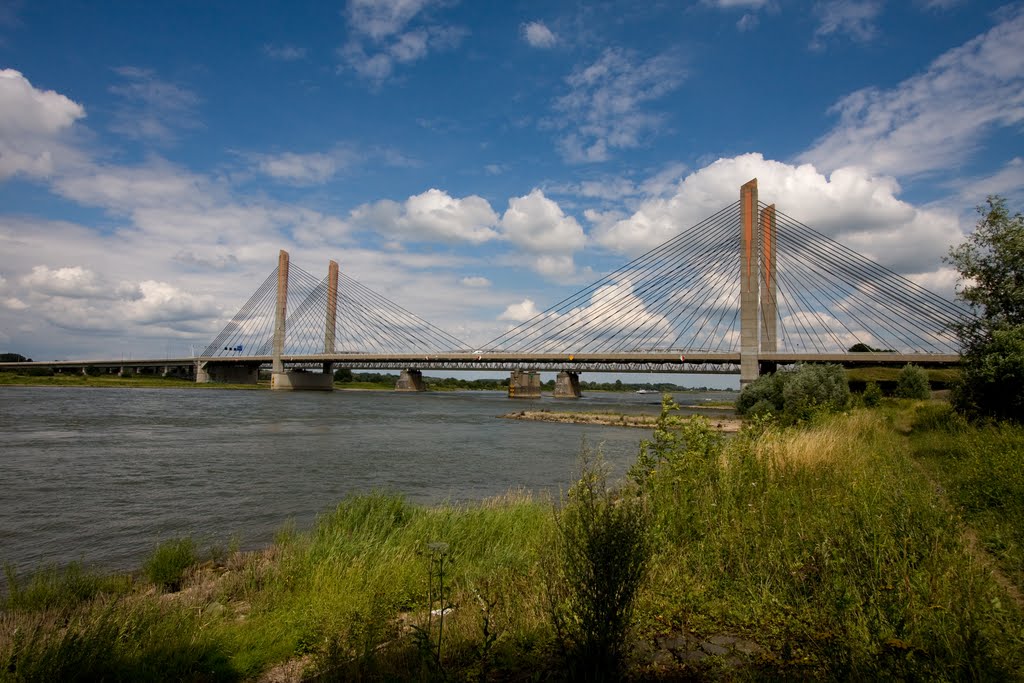 Brug by Harry van Engelen