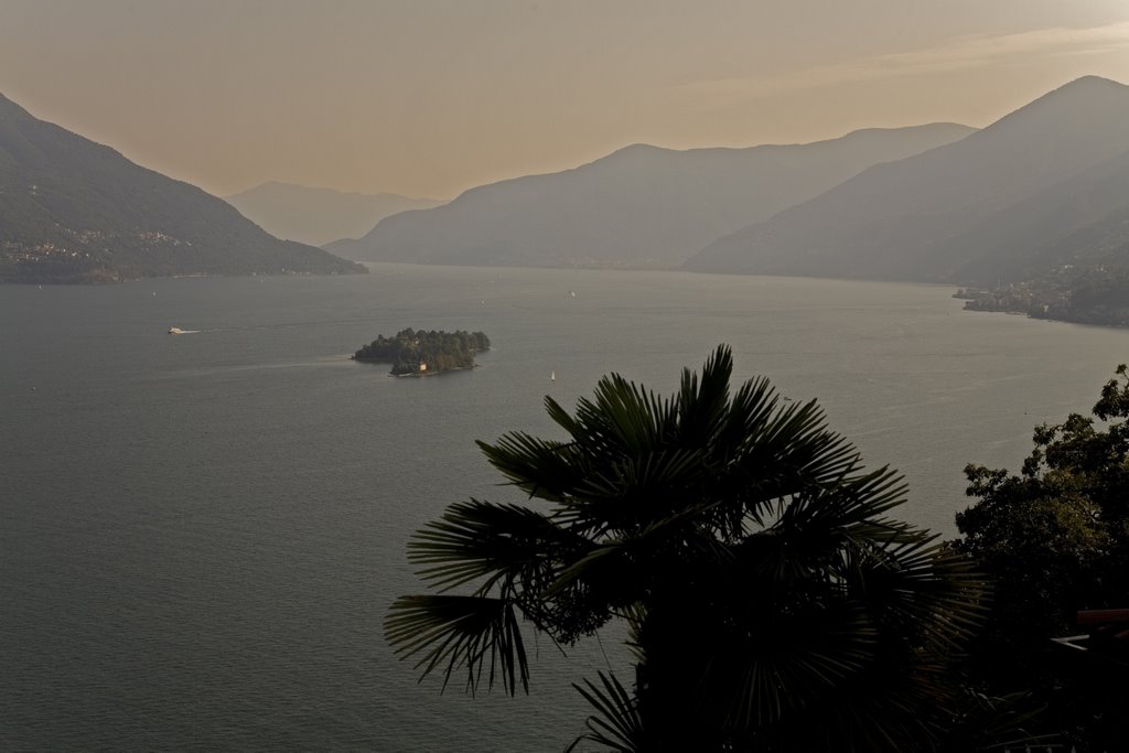 Ronco s.A.,Blick auf den nördl.Lago Maggiore by carnehl