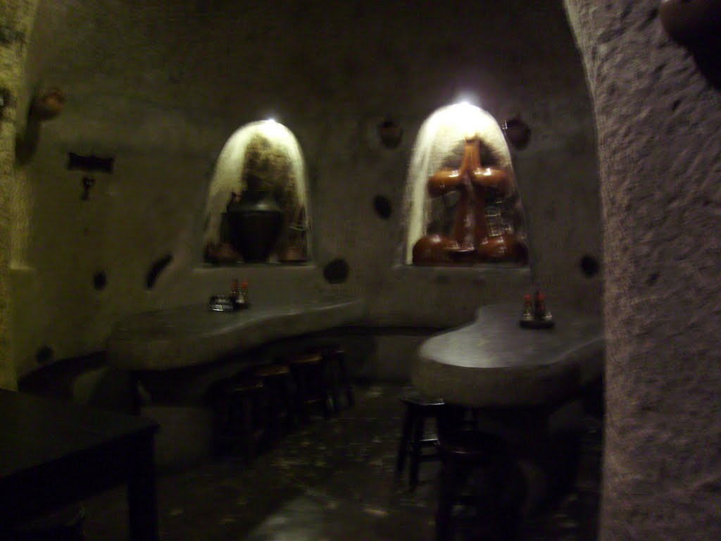 Interior del restaurante-cueva Tagoror. by o rey do café