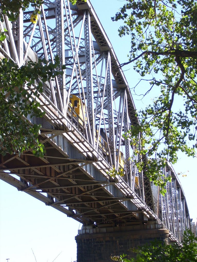 Railroad bridge over Missouri River by Prion