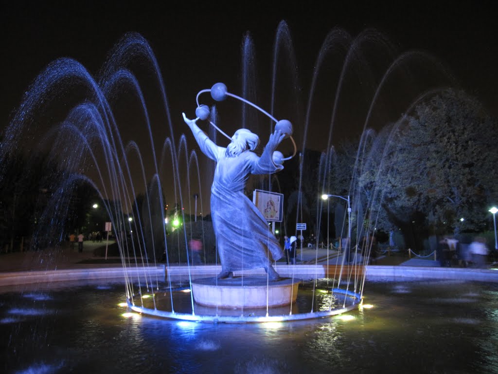 Iran - Tehran - Aboureyhan Birouni's Statue in Laleh Park - (Information in page 1) by Alireza Javaheri