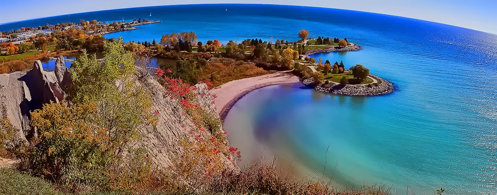 Bluffer's Park & Lake Ontario Beyond by Moses Ng