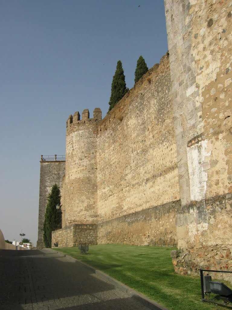 Serpa (Muralhas e Rua Roque da Costa) by Álvaro Nunes