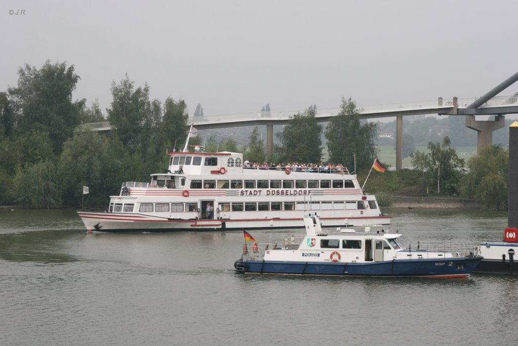 Medienhafen, Düsseldorf by Juergen Roesener