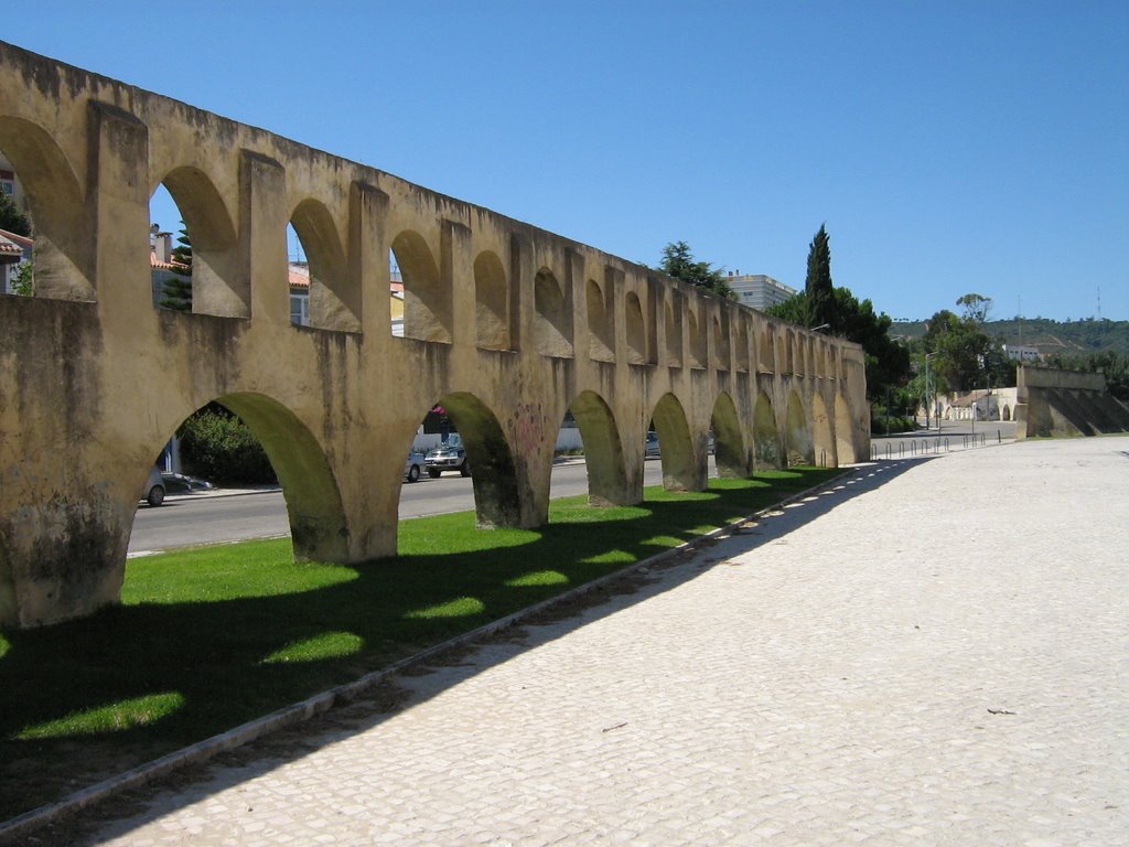 aqueduto do sec XVI Setubal by luis oliveira