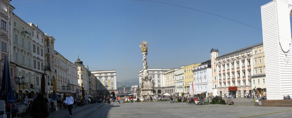 Linz Donau Hauptplatz Dreifaltigkeitssäule by SUserX