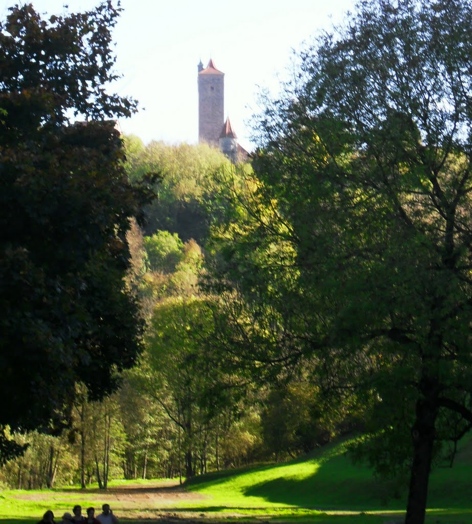 Rothenburger Stadtturm über dem Taubergrund by Metzner