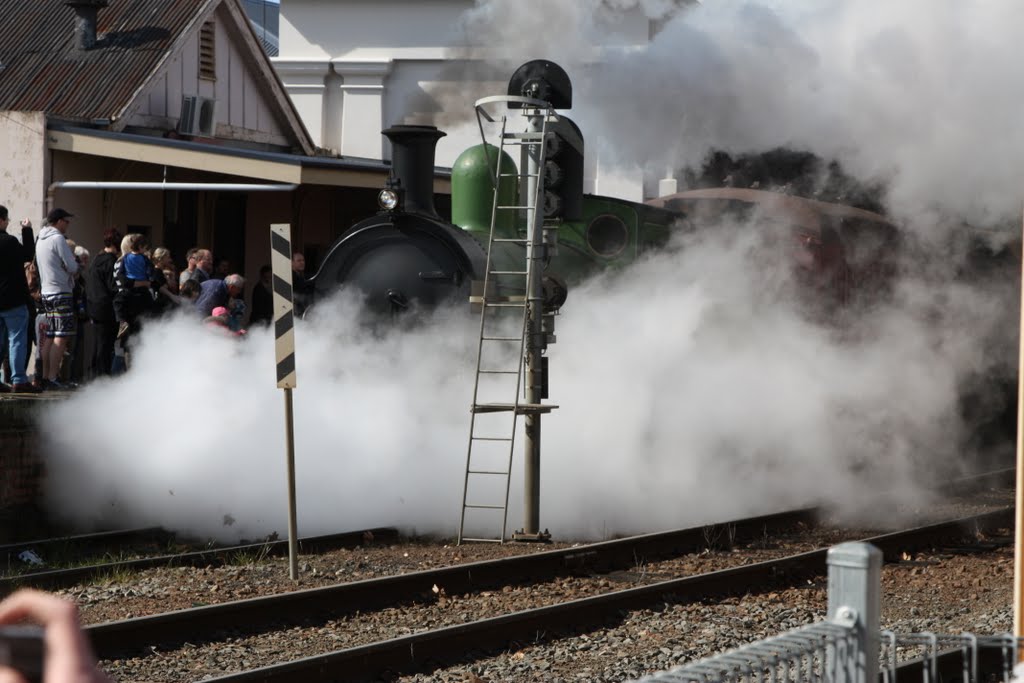 Y112 at Ballarat by Rob Lee