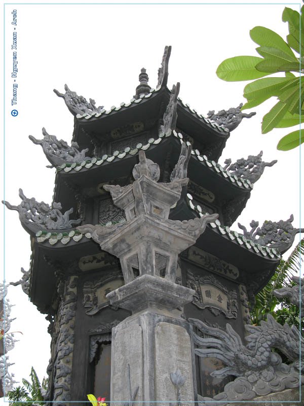 Một Tháp - Tomb tower by Thắng Nguyễn Xuân