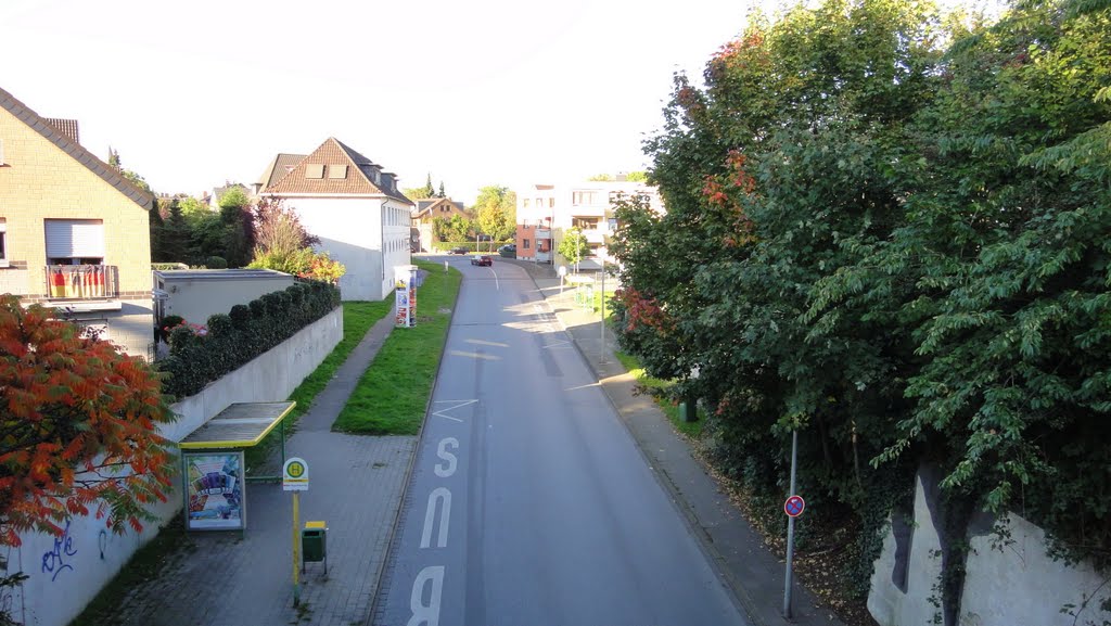 Emscher-Weg Brücke über die Brinkstraße in Richtung Norden (Oktober 2010) by U.B.a.O