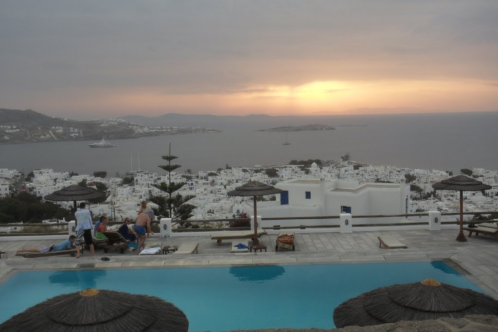 Blick auf Chora, Mykonos-Stadt by schlierk