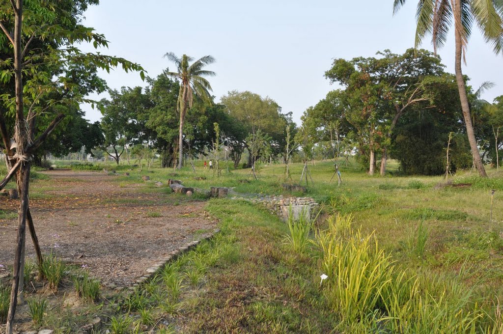 Kaohsiung, Gushan District, Kaohsiung City, Taiwan by Andy C.